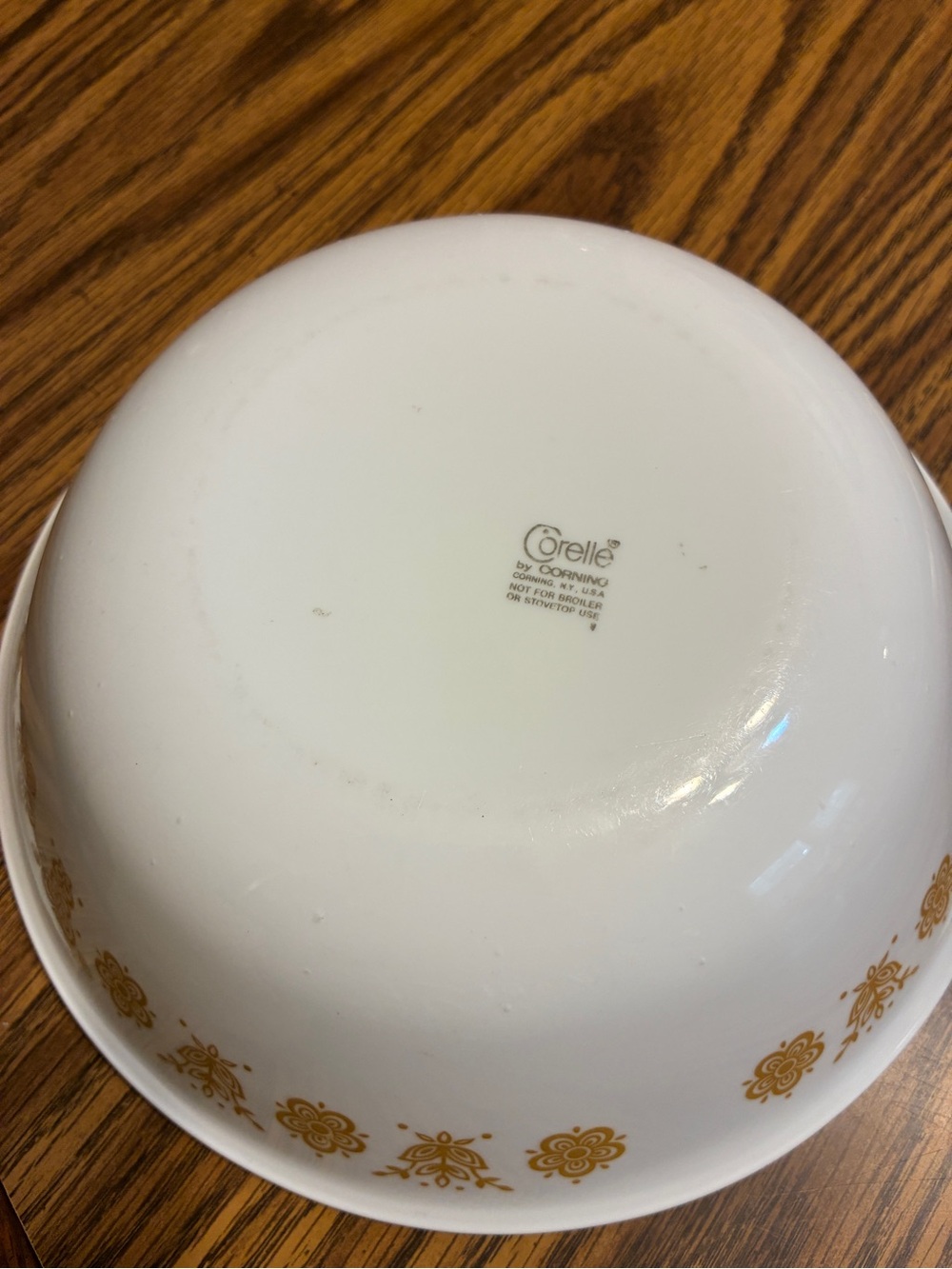 Vintage Corelle 8 1/2” serving bowl Butterfly Gold design; new condition! - Picture 3 of 3